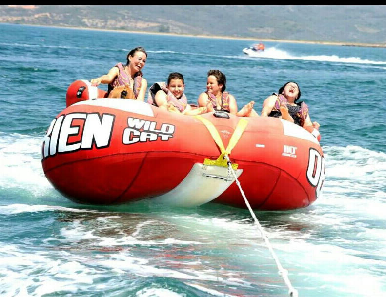 7 Wassersport mit Freunden auf Boot